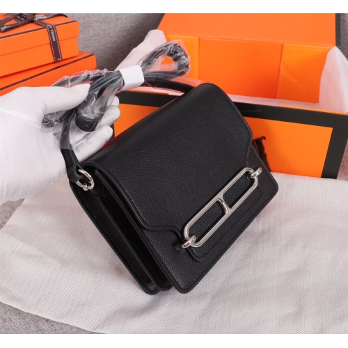 Replica Hermes AAA Quality Messenger Bags For Women #1175022 $108.00 USD for Wholesale