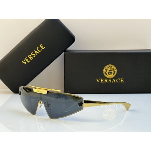Versace AAA Quality Sunglasses #1176395