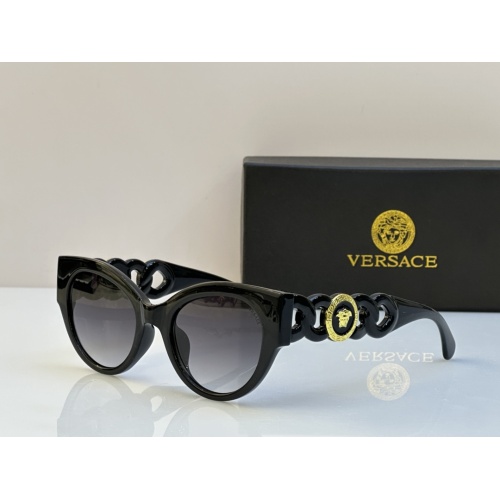 Versace AAA Quality Sunglasses #1176406