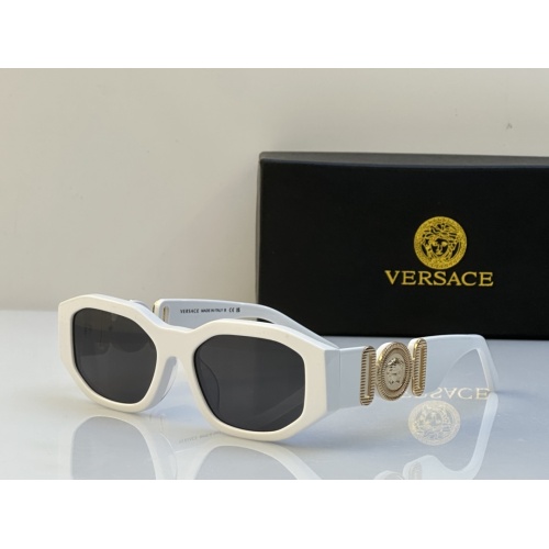 Versace AAA Quality Sunglasses #1176418