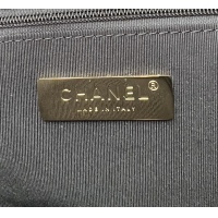 $182.00 USD Chanel AAA Quality Messenger Bags For Women #1174315