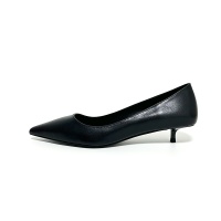 $100.00 USD Yves Saint Laurent YSL Flat Shoes For Women #1174662