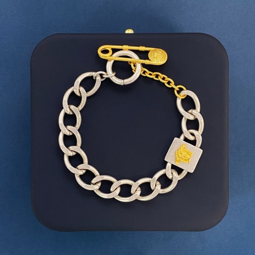 Versace Bracelets #1184282 $32.00 USD, Wholesale Replica Versace Bracelets