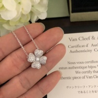 $29.00 USD Van Cleef & Arpels Necklaces For Women #1184733