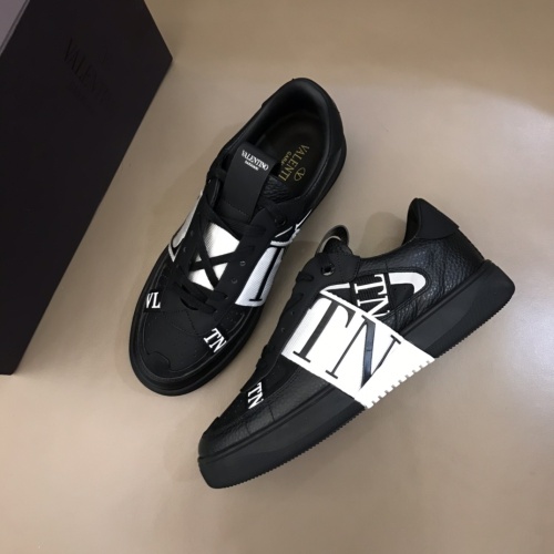Valentino Casual Shoes For Men #1186564
