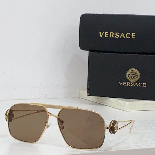 Versace AAA Quality Sunglasses #1187562