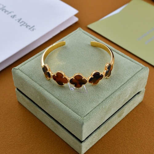 Van Cleef & Arpels Bracelets For Women #1191509