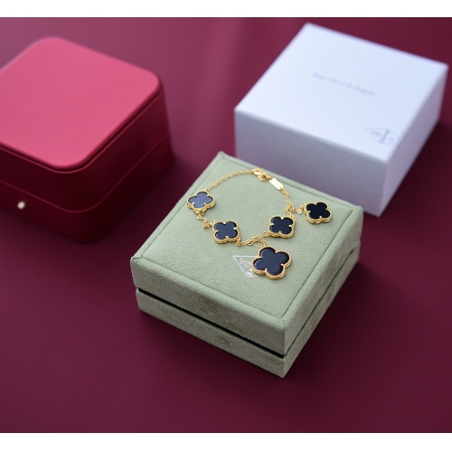 Van Cleef &amp; Arpels Bracelets For Women #1191550 $22.00 USD, Wholesale Replica Van Cleef &amp; Arpels Bracelets