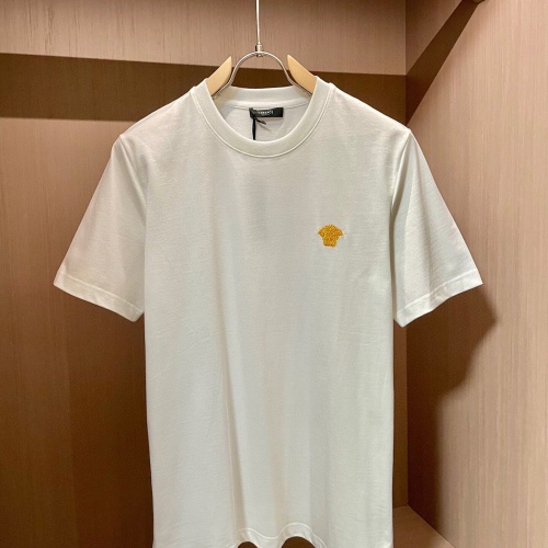 Versace T-Shirts Short Sleeved For Unisex #1195318 $60.00 USD, Wholesale Replica Versace T-Shirts