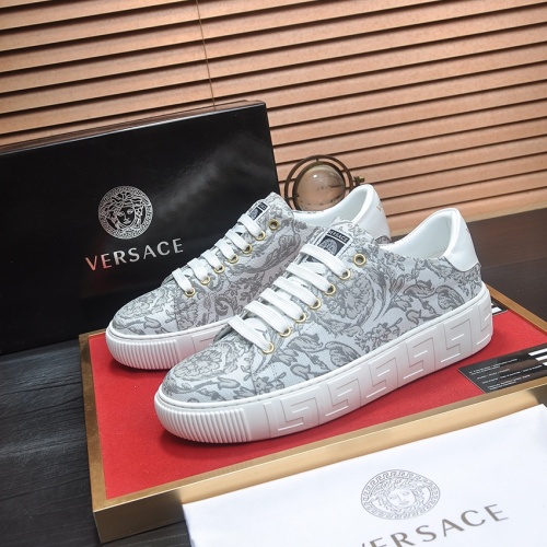 Versace Casual Shoes For Men #1209075