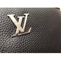 $92.00 USD Louis Vuitton AAA Man Messenger Bags #1209593