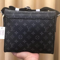 $102.00 USD Louis Vuitton AAA Man Messenger Bags #1209738