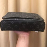 $102.00 USD Louis Vuitton AAA Man Messenger Bags #1209738