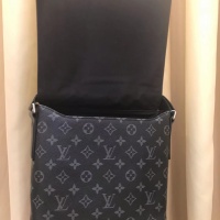 $102.00 USD Louis Vuitton AAA Man Messenger Bags #1209738