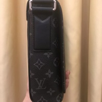 $102.00 USD Louis Vuitton AAA Man Messenger Bags #1209738