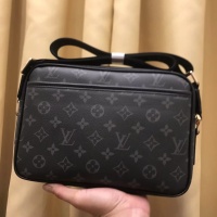 $92.00 USD Louis Vuitton AAA Man Messenger Bags #1209748