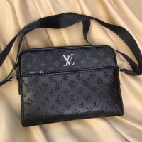 $88.00 USD Louis Vuitton AAA Man Messenger Bags #1209974