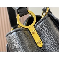 $68.00 USD Louis Vuitton AAA Quality Messenger Bags For Women #1233175