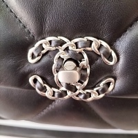 $88.00 USD Chanel AAA Quality Messenger Bags For Women #1252516