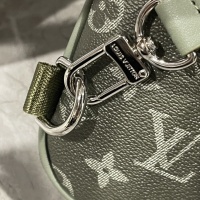 $60.00 USD Louis Vuitton AAA Man Messenger Bags #1252961