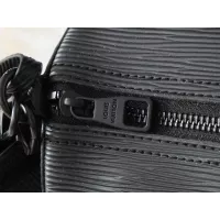 $64.00 USD Louis Vuitton AAA Quality Messenger Bags For Unisex #1271083