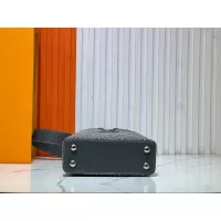 $82.00 USD Louis Vuitton AAA Quality Messenger Bags For Women #1289397