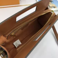 $88.00 USD Louis Vuitton AAA Quality Messenger Bags For Women #1289976