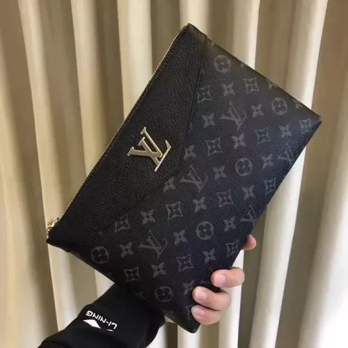 Louis Vuitton AAA Man Wallets #1308038