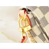 $42.00 USD Louis Vuitton Messenger Bags For Women #1298716