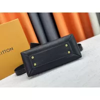 $88.00 USD Louis Vuitton AAA Quality Messenger Bags For Women #1300895