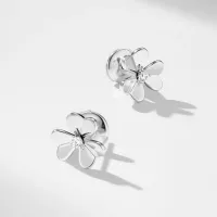 $34.00 USD Van Cleef & Arpels Earrings For Women #1313112