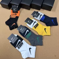 $25.00 USD Nike Socks #1338641