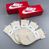 $25.00 USD Nike Socks For Women #1341806