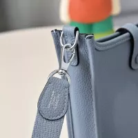 $76.00 USD Hermes AAA Quality Messenger Bags For Women #1355581