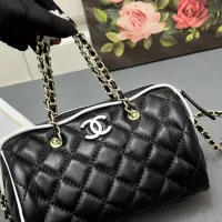 $88.00 USD Chanel AAA Quality Messenger Bags For Women #1356077