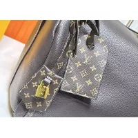 $72.00 USD Louis Vuitton AAA Quality Messenger Bags For Women #1357447