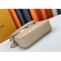 $68.00 USD Louis Vuitton AAA Quality Messenger Bags For Women #1376329
