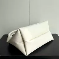 $76.00 USD Gucci AAA Quality Handbags For Women #1382165