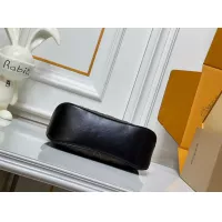 $80.00 USD Louis Vuitton AAA Quality Messenger Bags For Women #1384449
