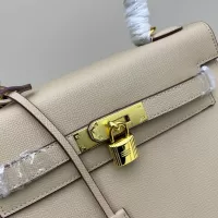 $92.00 USD Hermes AAA Quality Handbags For Women #1384811