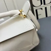 $108.00 USD LOEWE AAA Quality Messenger Bags For Women #1392164