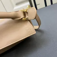 $108.00 USD LOEWE AAA Quality Messenger Bags For Women #1392165