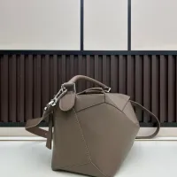 $240.00 USD LOEWE AAA Quality Messenger Bags For Women #1393632