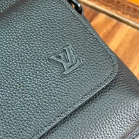 $162.00 USD Louis Vuitton AAA Man Messenger Bags #1397436