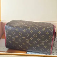 $102.00 USD Louis Vuitton AAA Quality Cosmetic Pouches #1404790