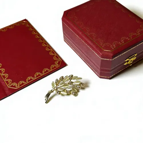 Cartier Brooches For Women #1413255