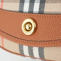 $98.00 USD Burberry AAA Quality Messenger Bags For Women #1411398