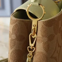 $96.00 USD Louis Vuitton AAA Quality Messenger Bags For Women #1412436