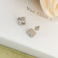 $25.00 USD Van Cleef & Arpels Earrings For Women #1413529