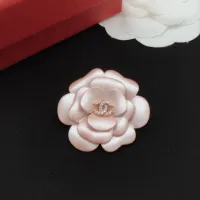 $32.00 USD Chanel Brooches For Women #1414178